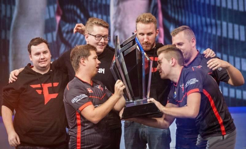 Kingen Alola尽力抓住Ertahan！双C支持 Hanwha Life Esports ，在第一场比赛中拒绝翻盘并击败 Nongshim RedForce 。