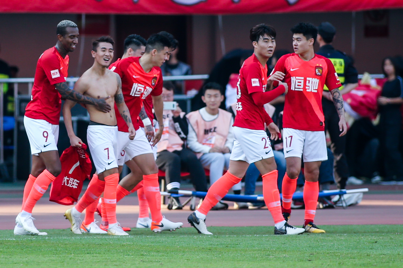 详解棒球规则中的再见安打定义以及场内全垒打的罕见概率